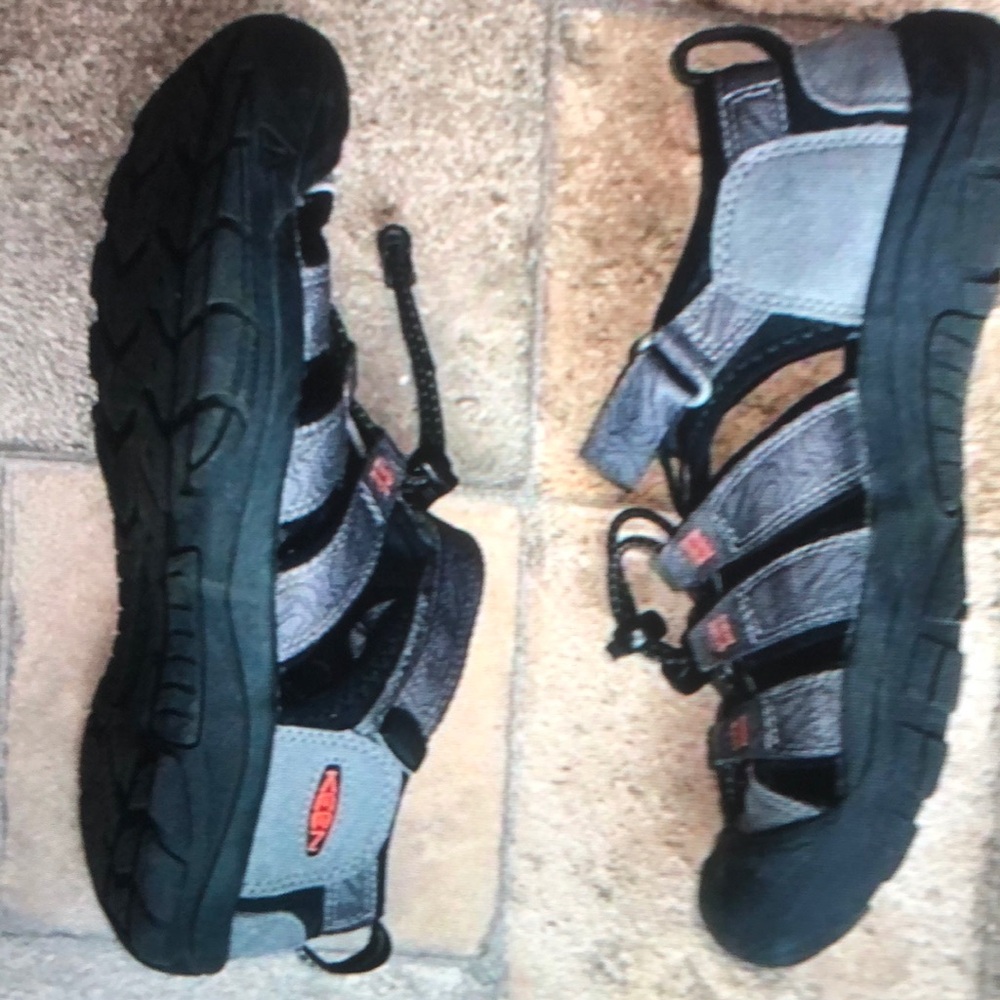 Keen shoes size 4